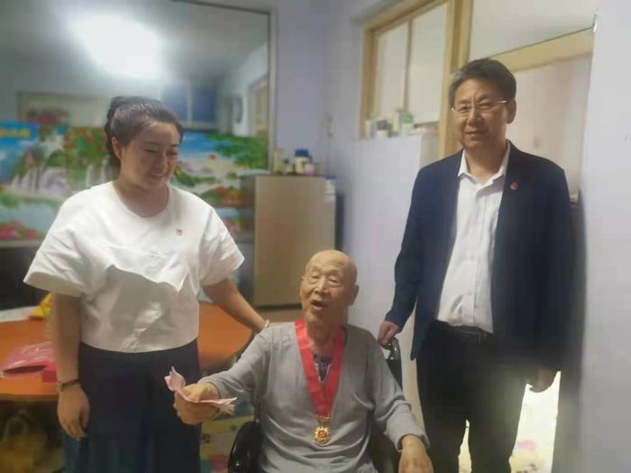 百年3.jpg